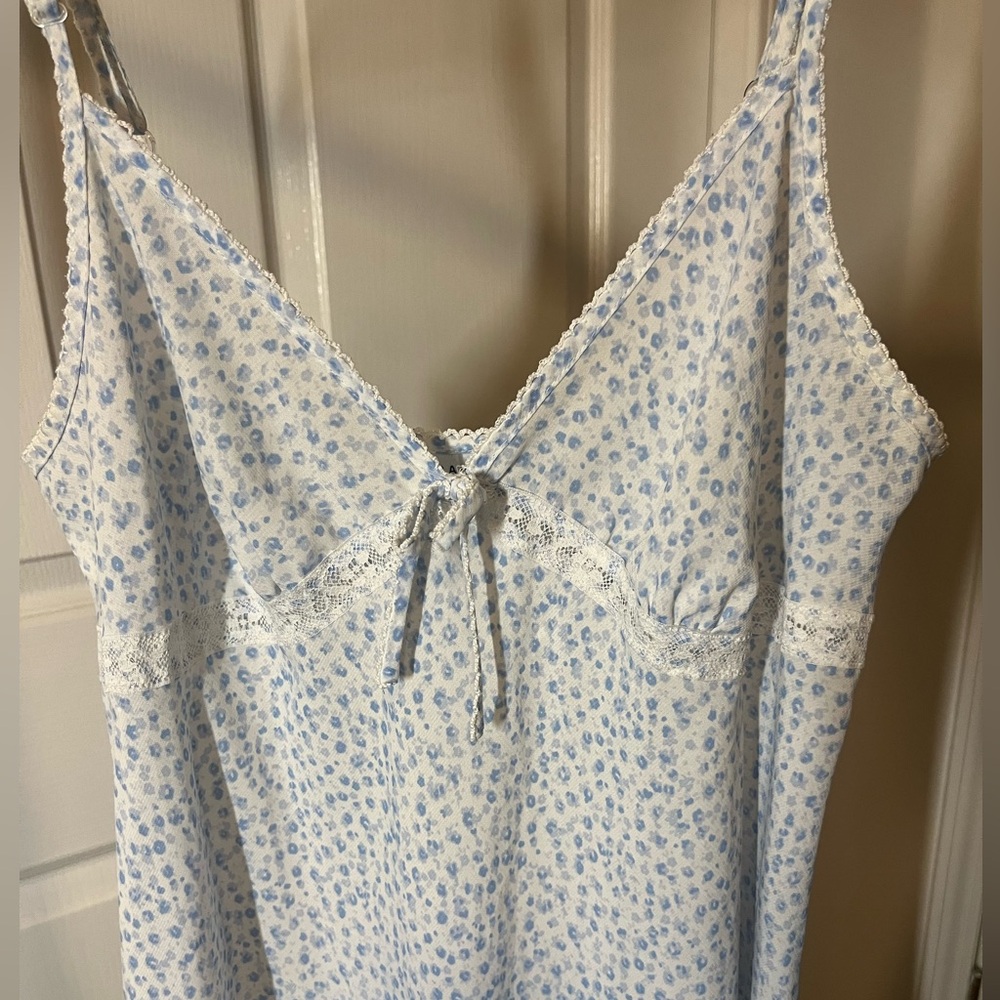 MORGAN TAYLOR INTIMATES Blue and White Floral Slip Dress